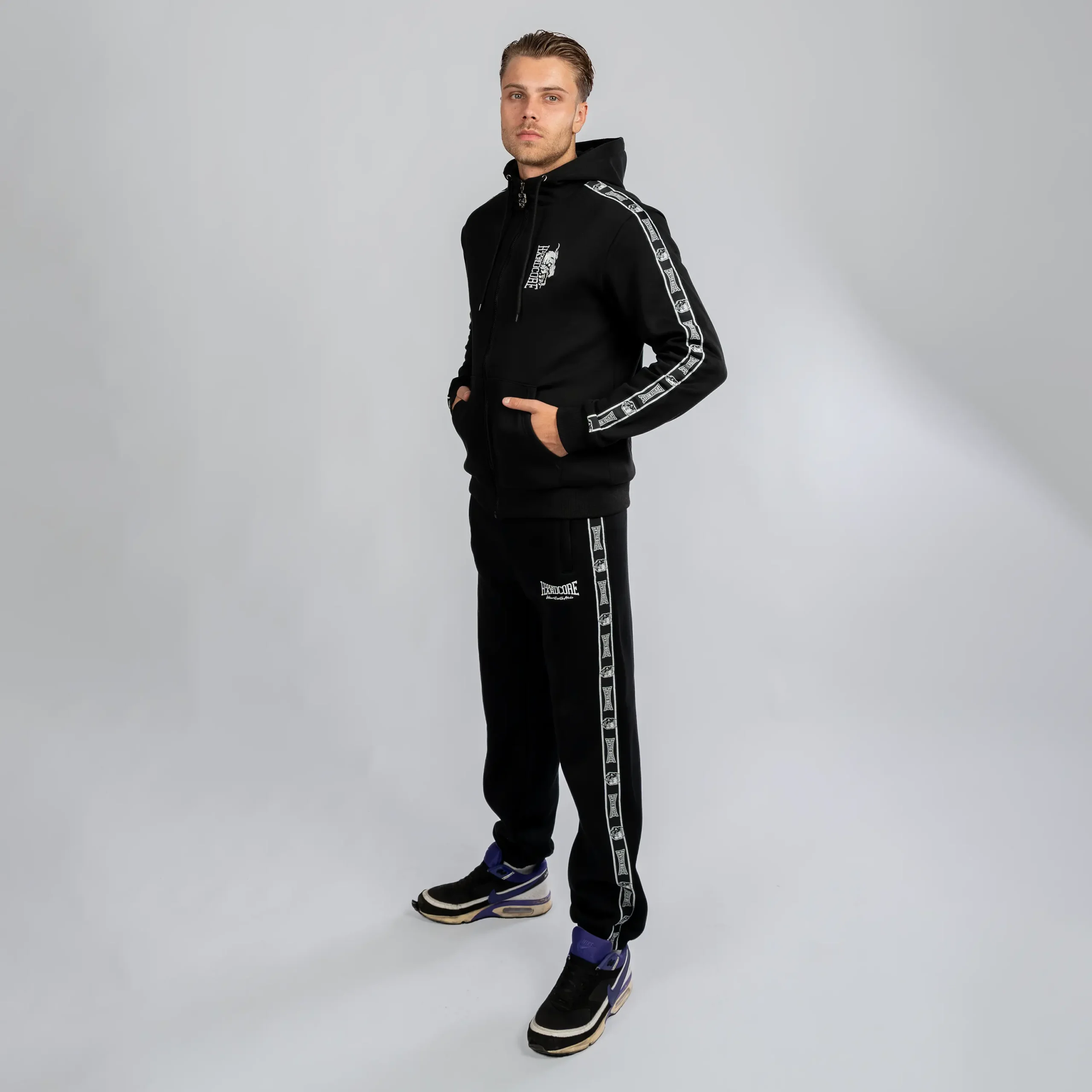 100% Hardcore Jogginghose Essential Taped Black – Bild 5